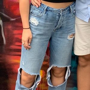 Mom jeans ripped